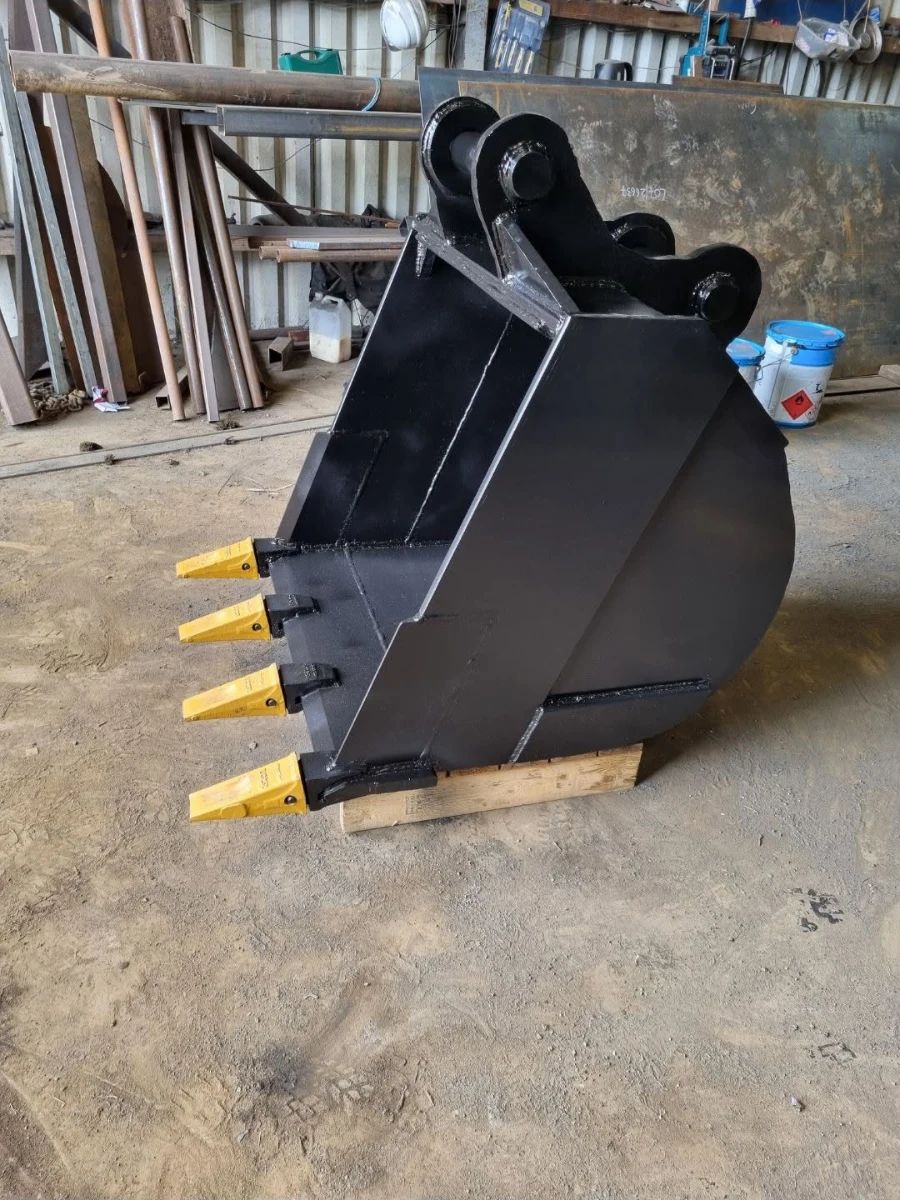Digger bucket with four teeth in the workshop